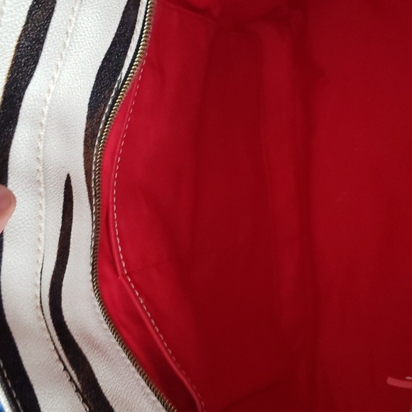 Dooney and Bourke zebra tote - Picture 14 of 16